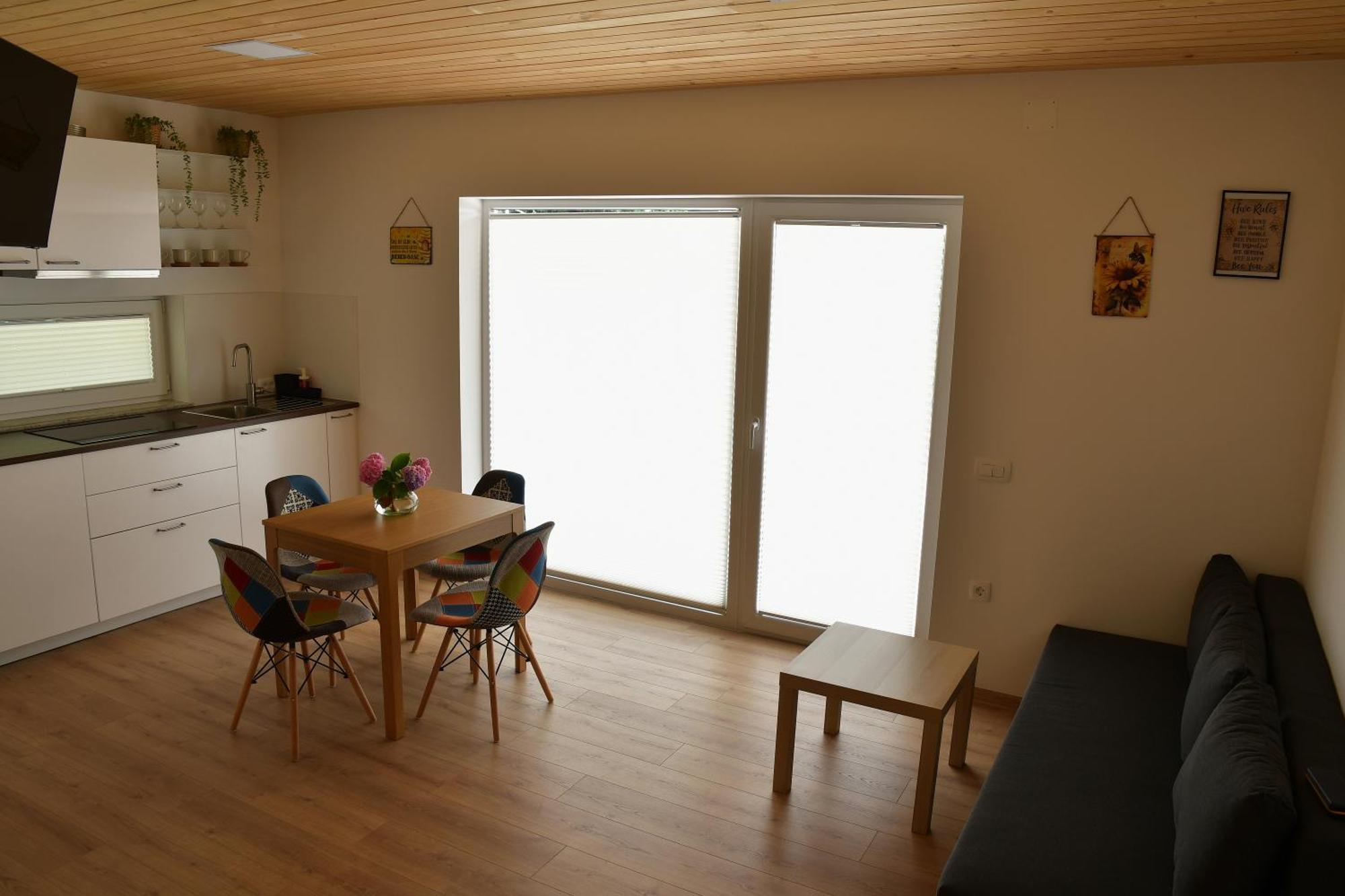Honey House Apartment *